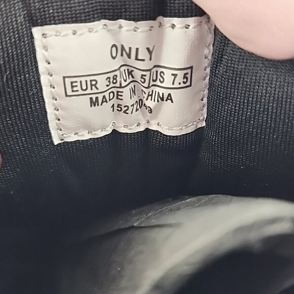 ONLY Betty Women's  Black Lace-Up Faux Leather Ankle Boots Chunky Soles Size 7.5 - Picture 9 of 12